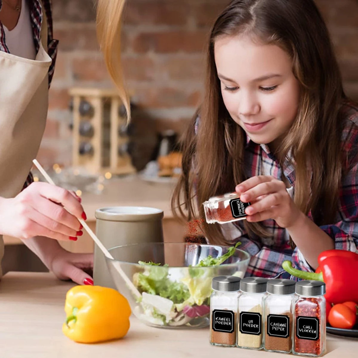 Soothe 24 Glazen Kruidenpotjes Set Met 2 Soorten Strooideksels – Kruidenstrooier – Compleet Pakket Incl Kruidenpotjes Stickers, Krijtstift En Accessoires - Afbeelding 7